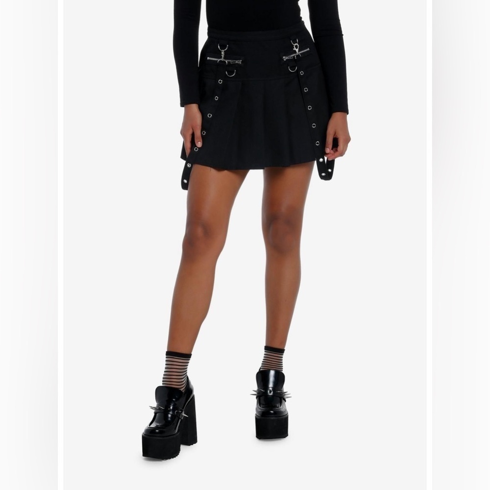 NWOT - Hot Topic Social Collision Black Pleated Mini Skirt - Size M